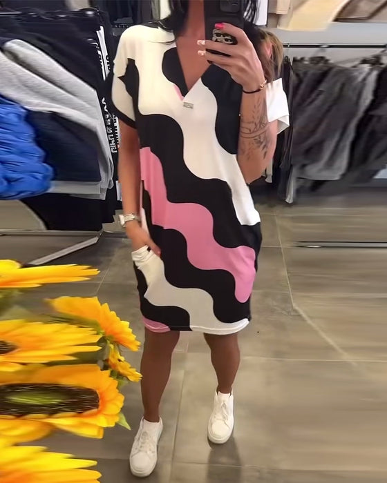 Kjole Med V-Hals Og Bølgemønster