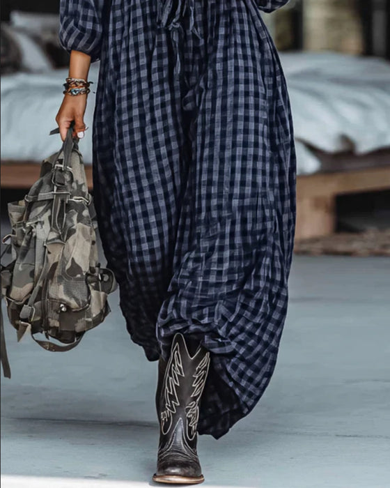 Stilfull Kjole Med Ruterevers Og Knytning