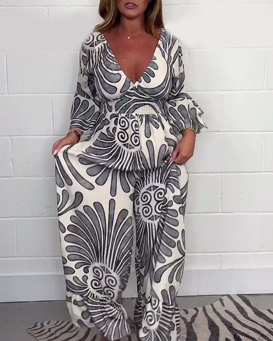 Deep V løs jumpsuit med retroprint og klokkeerm