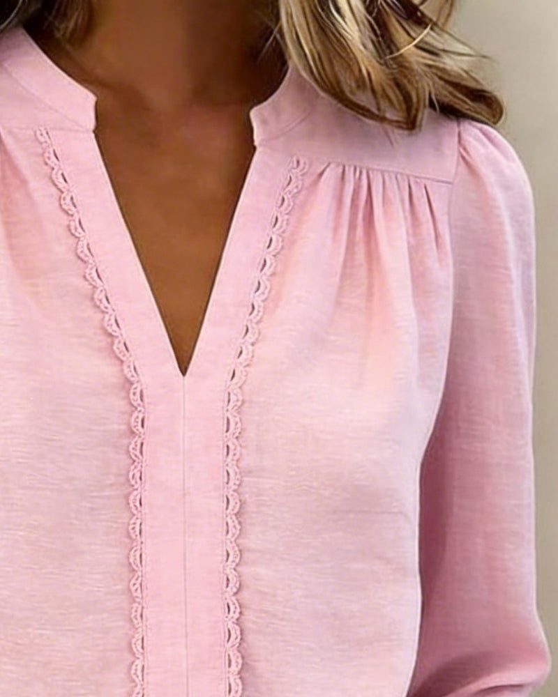 Ensfarget Topp Med V-Hals Og Patchwork-Detalj