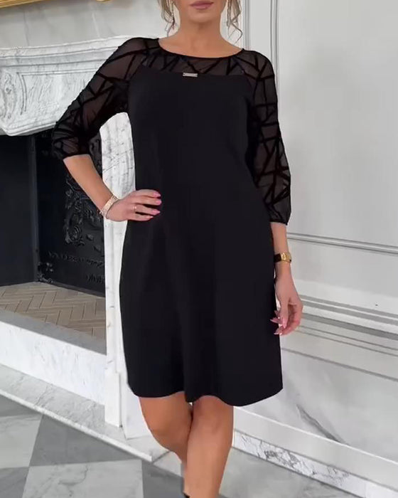 Elegant Kjole Med Rund Hals Og Moteriktig Design