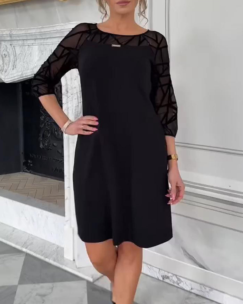 Elegant Kjole Med Rund Hals Og Moteriktig Design