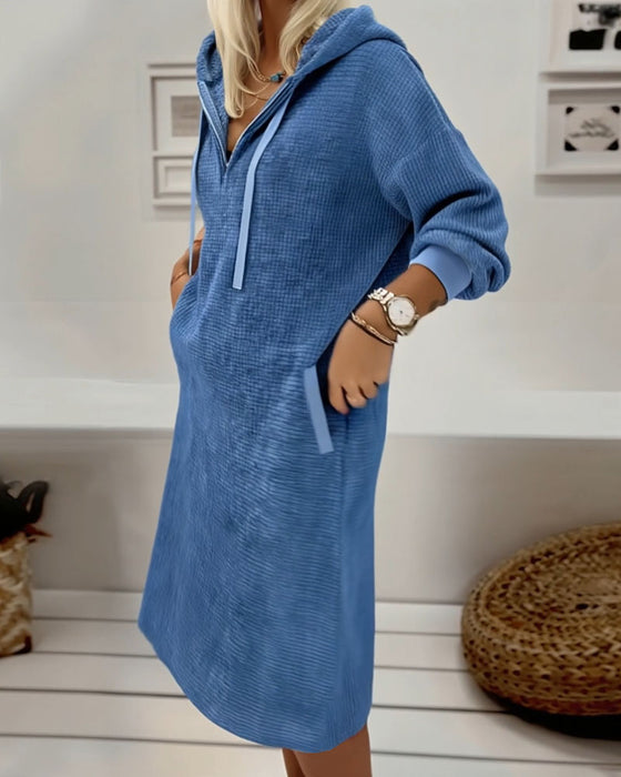 Kjole Av Fleece I Vaffelstrikk Med Hette
