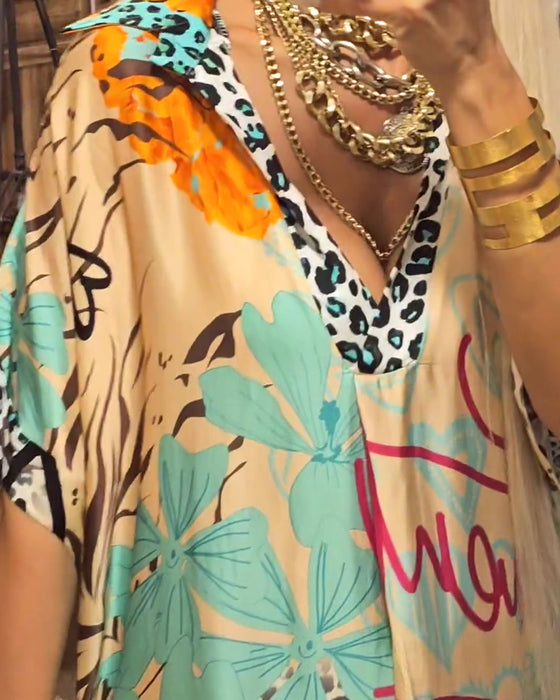 Uformell kjole med leopard og fargerikt trykk og dyp V