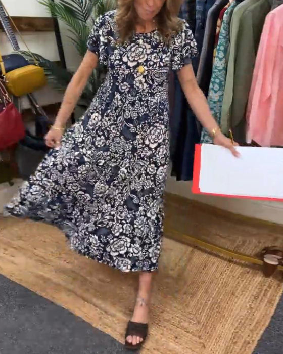 Kortermet lang kjole med blomstertrykk