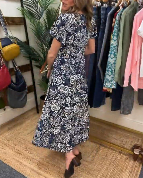 Kortermet lang kjole med blomstertrykk