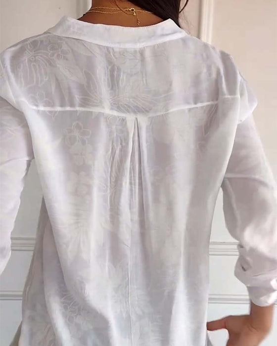 Topp med patchwork paljetter med bladtrykk