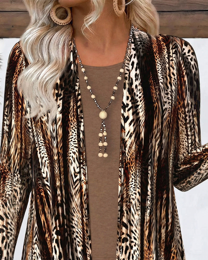 Topp Med Falskt To-Delt Design, Leopardmotiv Paneler Og Chic Stemning