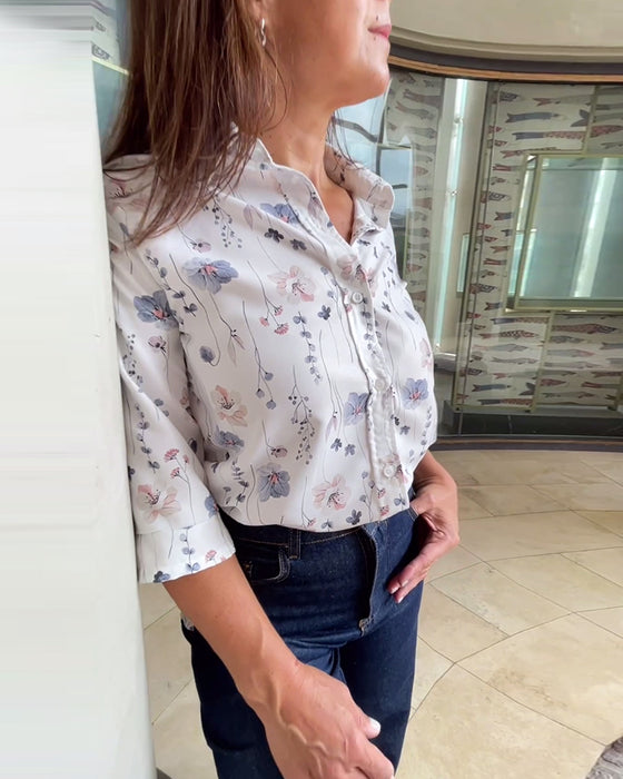 Elegant jakkeslagsskjorte med blomstertrykk med trekvart ermer