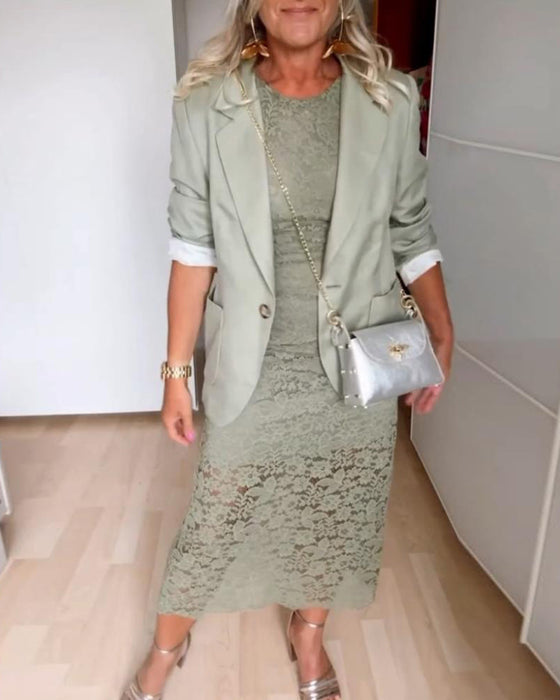 Elegant ermeløs blondekjole