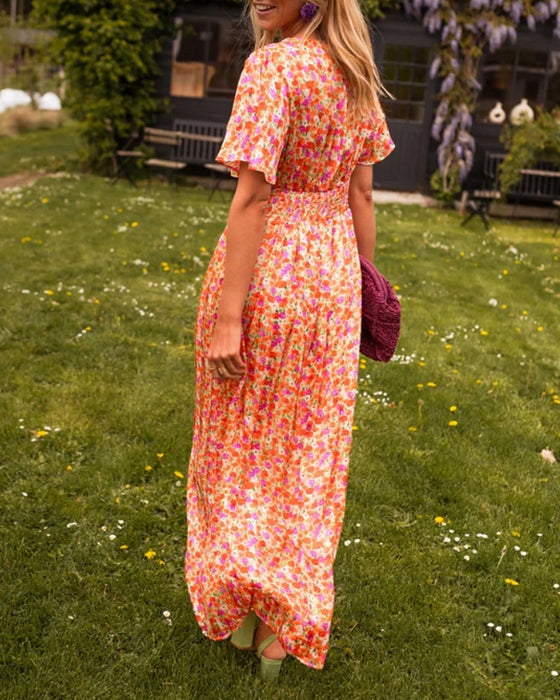 Blomstret kjole med V-hals