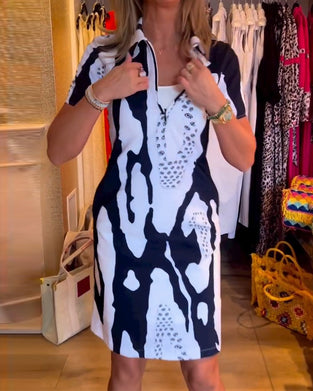 Kortermet kjole med trykt jakkeslag