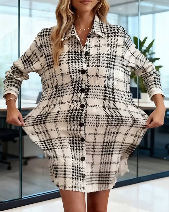 Kjole med avslappet knappelukning