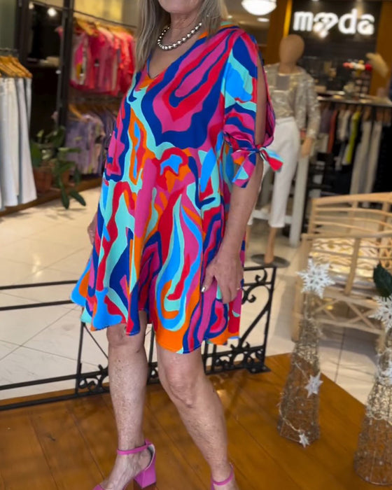 Løs kjole med rund hals og trykk