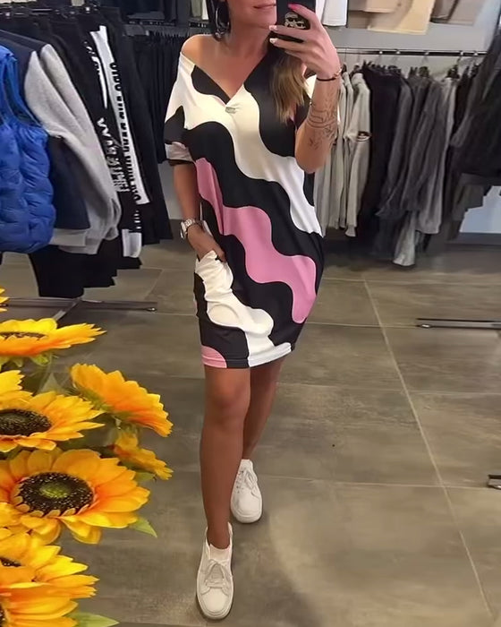 Kjole Med V-Hals Og Bølgemønster