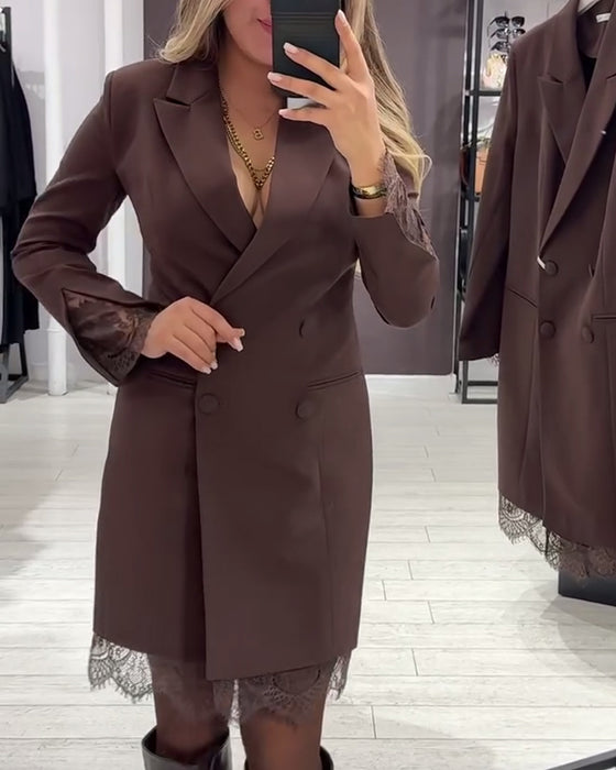 Kjole Med V-Hals Og Innslag For Arbeid