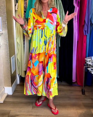 Kjole med utsvungne ermer og trykk