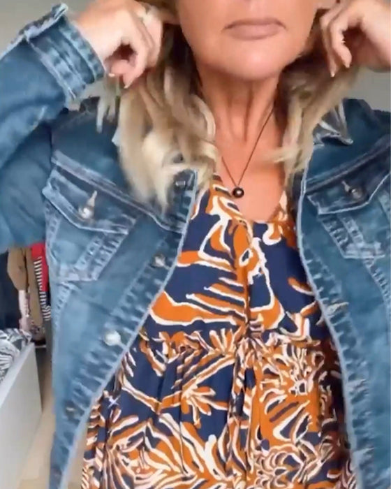 Uformell denimkåpe med jakkeslag med knapper og lange ermer