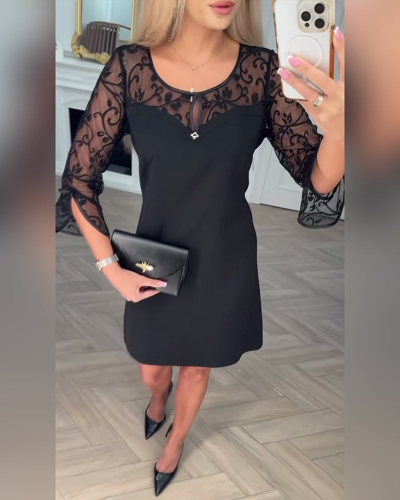 Helfarget Langermet Kjole Med Lappetæktsdetaljer