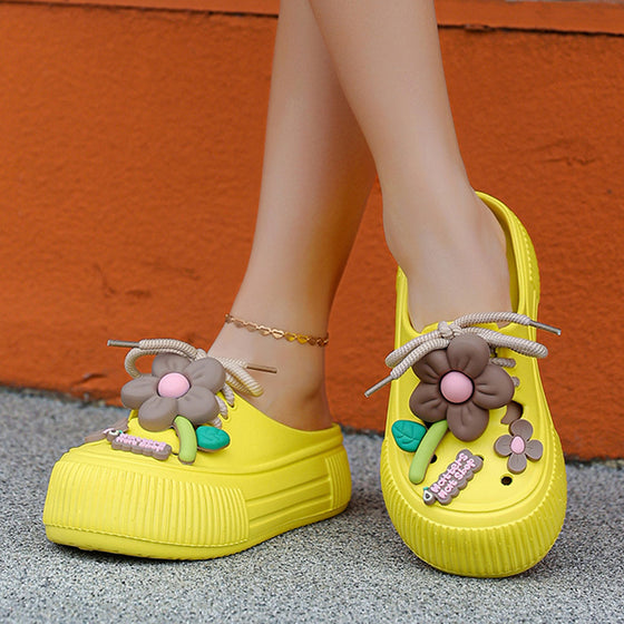 🌴 Dame Pustende Tøfler med Blomsterdekorasjon