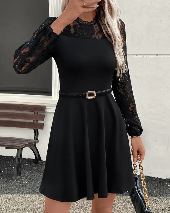 Elegant blondekjole i ensfarget farge