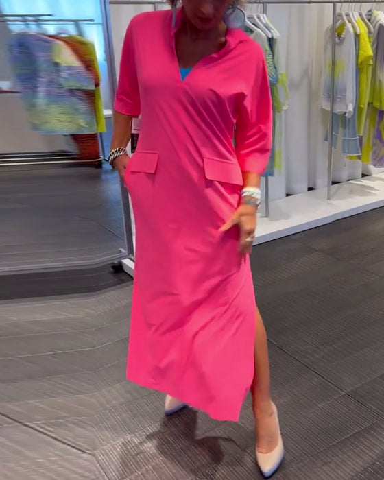 Ensfarget kjole med splitt V-hals