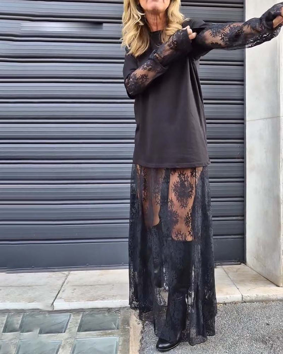 Todelt sett - ensfarget T-skjorte og blondeskjørt