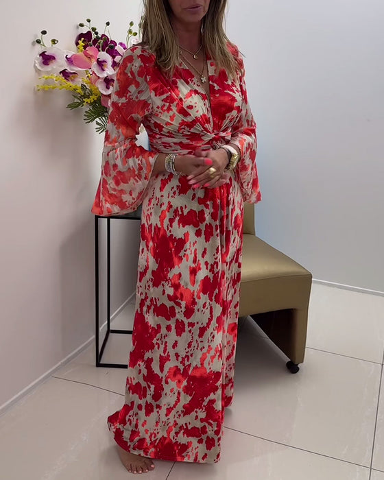 Fasjonabel strikket kjole med trykk med dyp v og klokkeerm