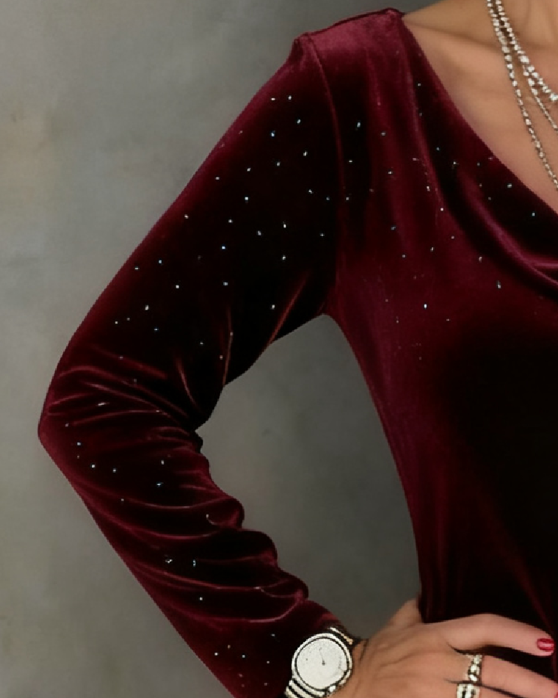 Kjole Med Fin Glans Og Rett Passform