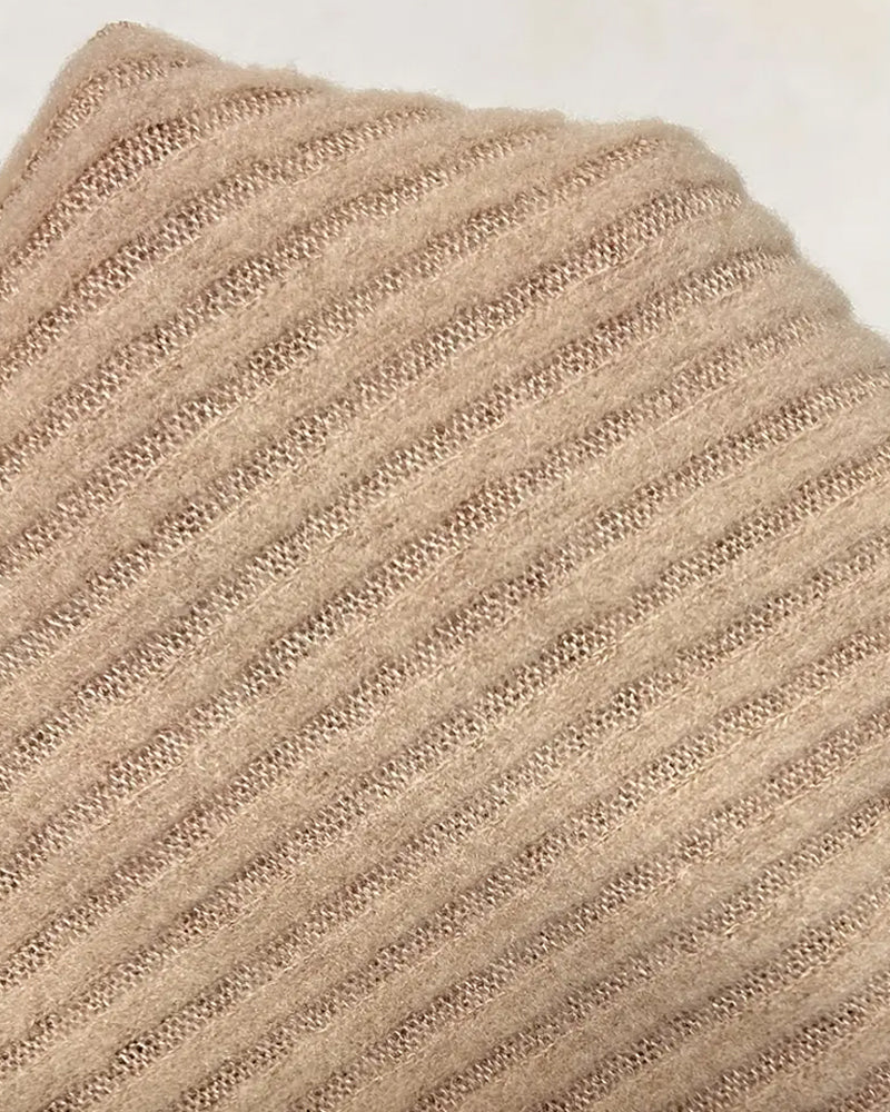 Knappet Ribbet Og Børstet Hettegenser