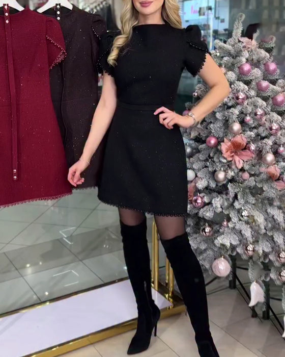 Tungt dekorert perlebrodert slank kjole