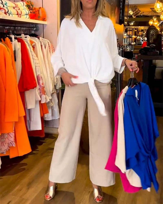 Ensfarget V-halsbluse med slips