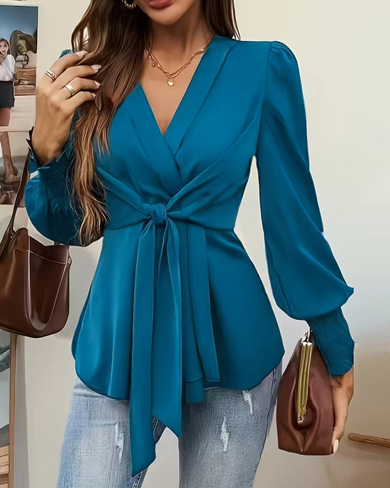 Top Med Elegant Stil, Korsbind Detalj Og Lørdagsermer Design