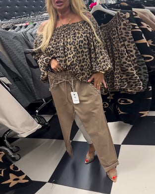 Ensfarget fritidsbukse med snøring