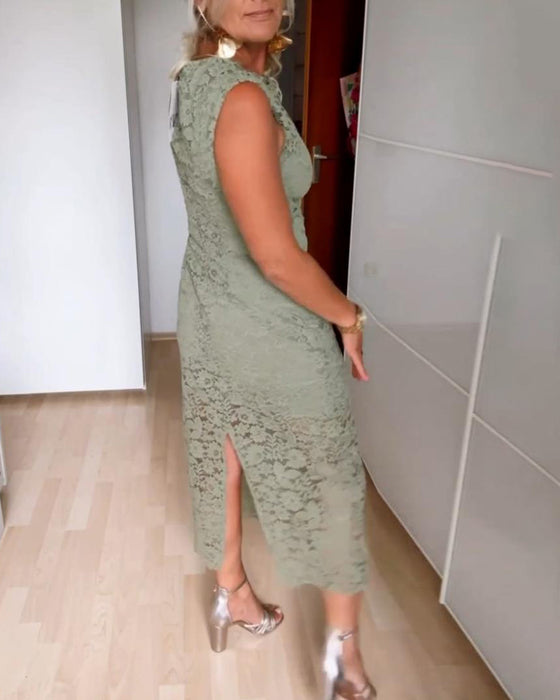 Elegant ermeløs blondekjole