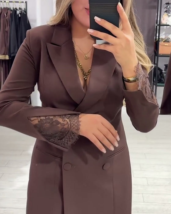 Kjole Med V-Hals Og Innslag For Arbeid