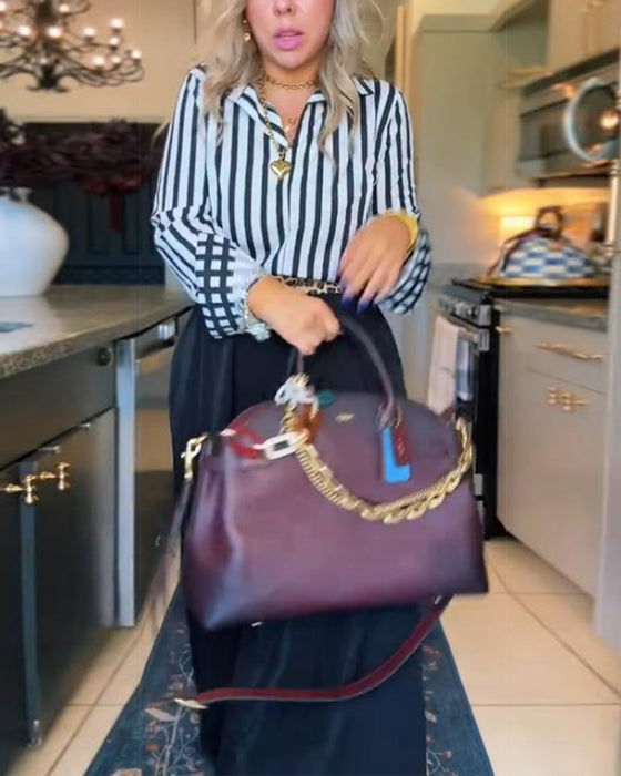 Bluse Med Vertikale Striper Mønster Og Elegant Stil