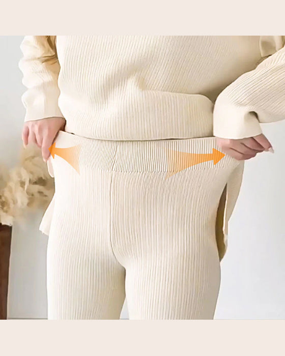 To - delssett Med Enfarge Og Stickat Egenskaper