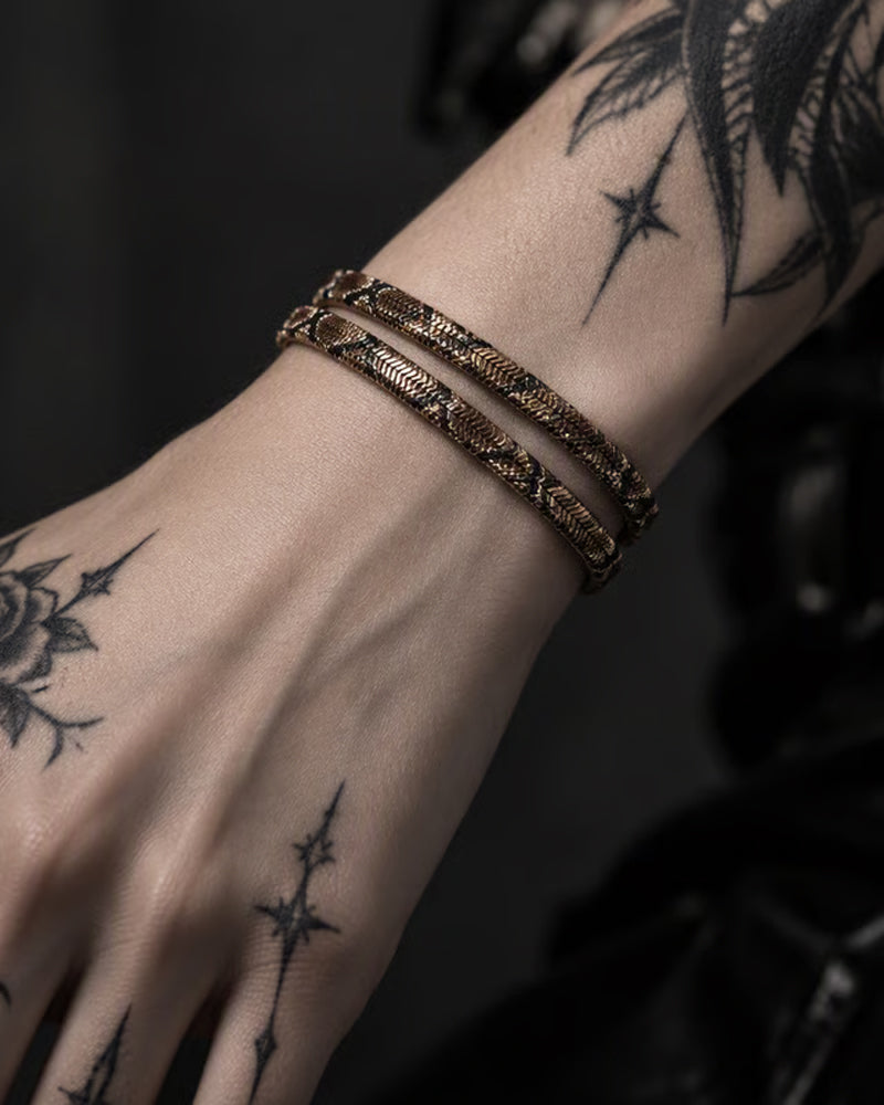 Slange Statement Halskjede – Et Symbol på Mysterium & Kraft