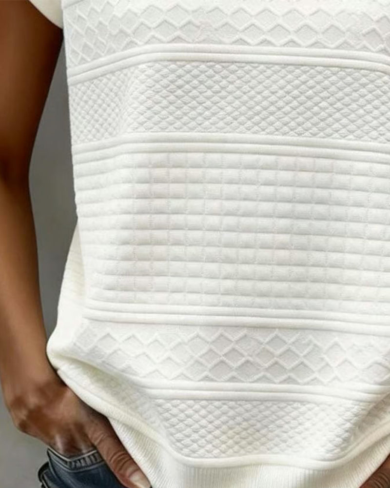 Kortermet V-halset Knappesmurte T-skjorte Med Flettestrikk