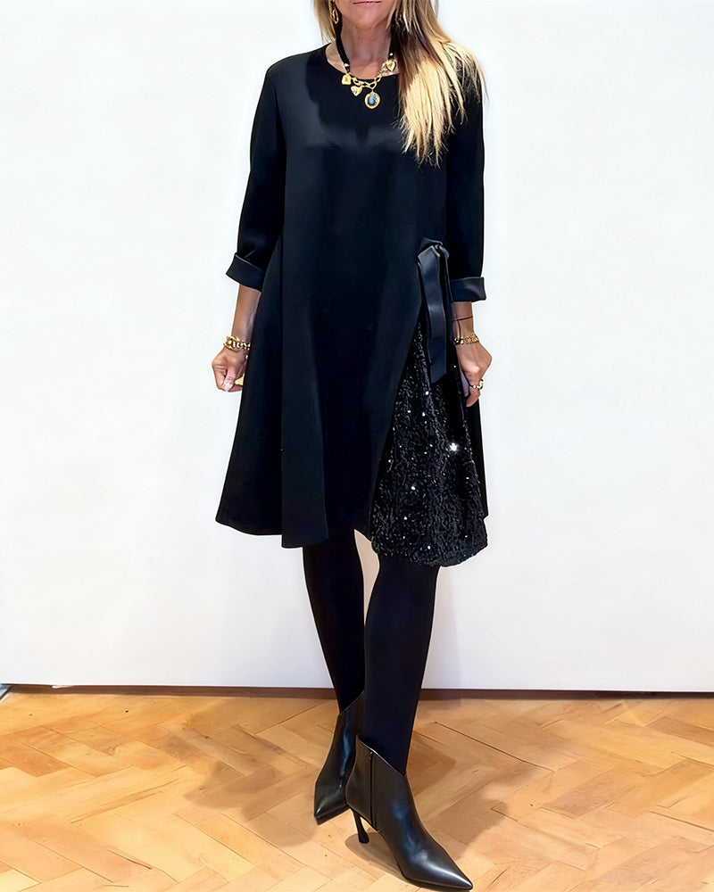 Stilfull Kjole Med Lappetæktsdetaljer Og Rund Hals