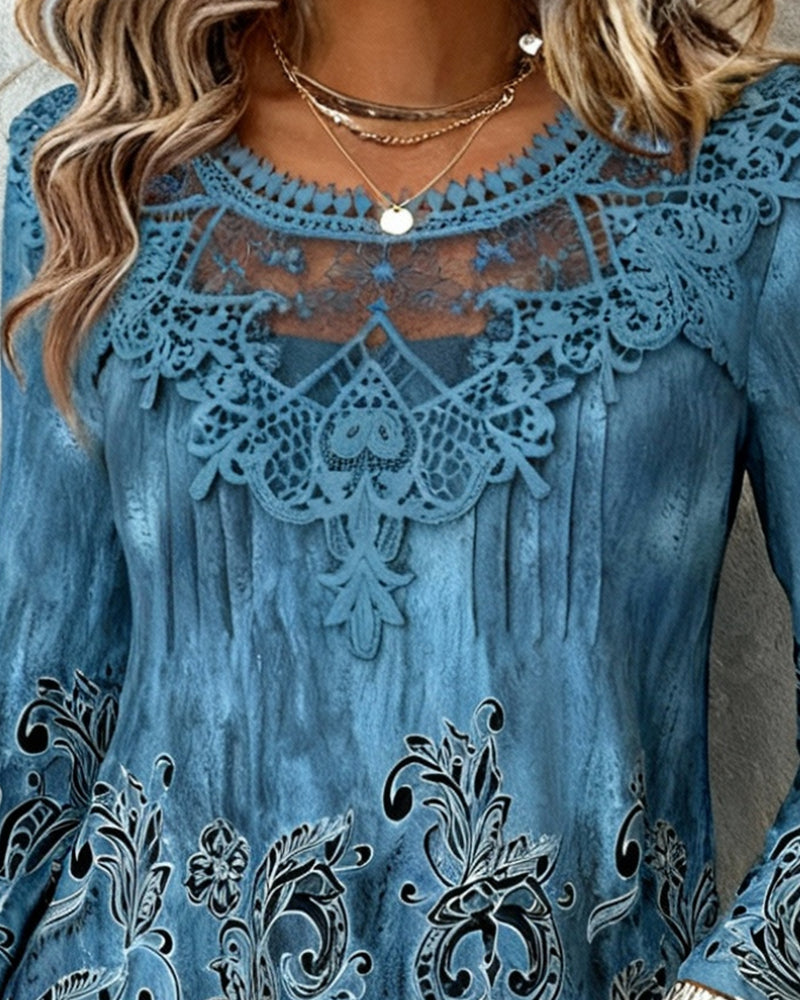 Bluse Lappearbeid Krage Og Strategisk Plassert Trykt