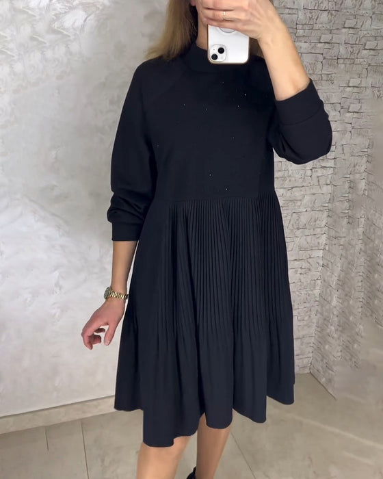 Ensfarget kjole med høy krage