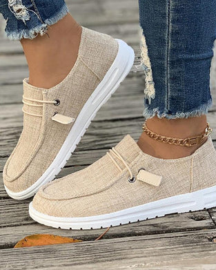 Uformelle slip-on-leiligheter med solid farge