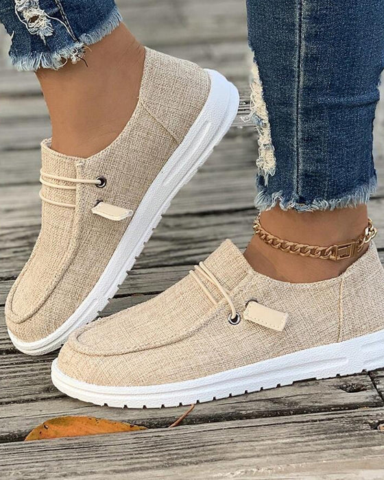 Uformelle slip-on-leiligheter med solid farge