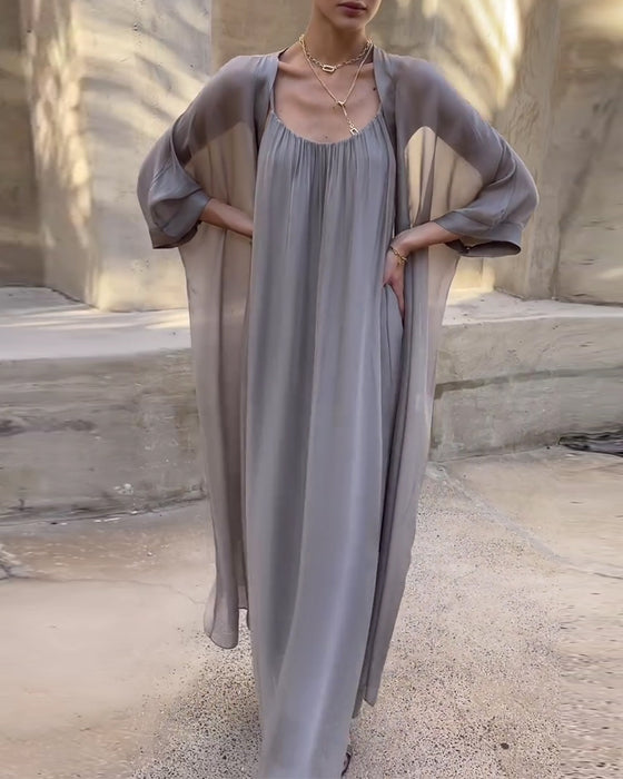 Sett Ermeløs Kjole Og Solbeskyttelsesjakke