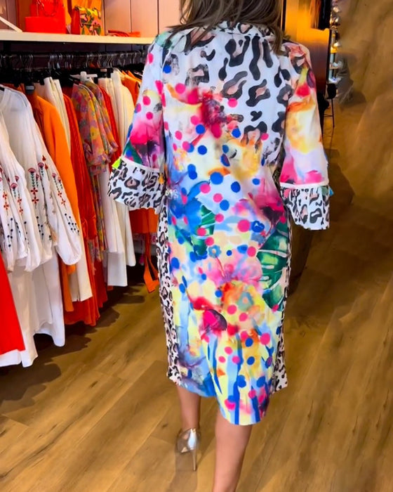 Midikjole med V-hals i leopardmønster