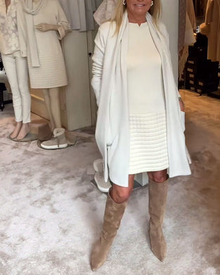 Enkel ensfarget elegant genserkjole