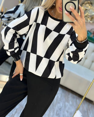 V-print genser med rund hals