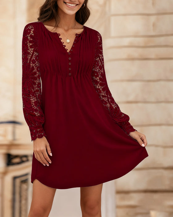 Helfarget Kjole Med Fletter Og Lappetæktsdetaljer